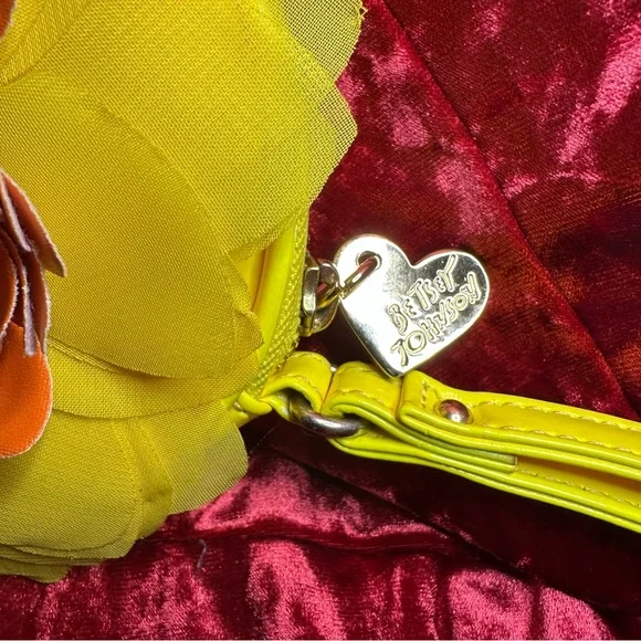 Betsey Johnson Wristlet ~ Round ~ Yellow ~ 3D Flower Applique ~ Pink Orange - Picture 5 of 11